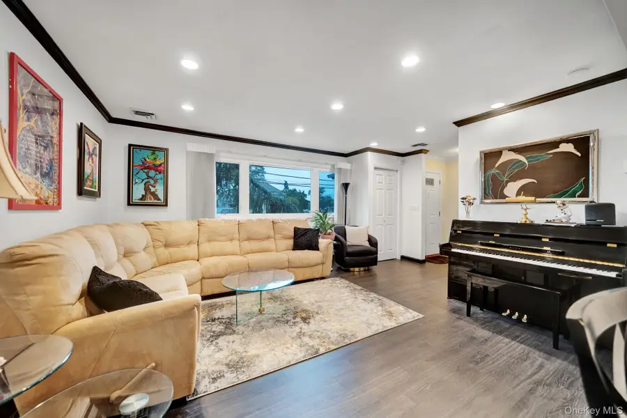 321 W Waukena Avenue, Oceanside, NY 11572 - #2