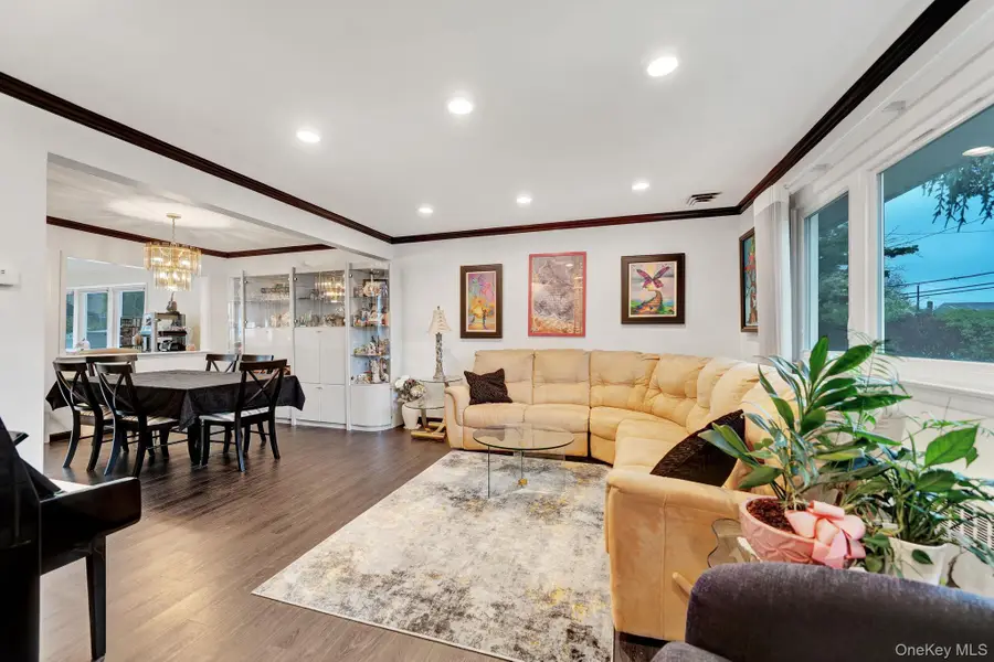321 W Waukena Avenue, Oceanside, NY 11572 - #3