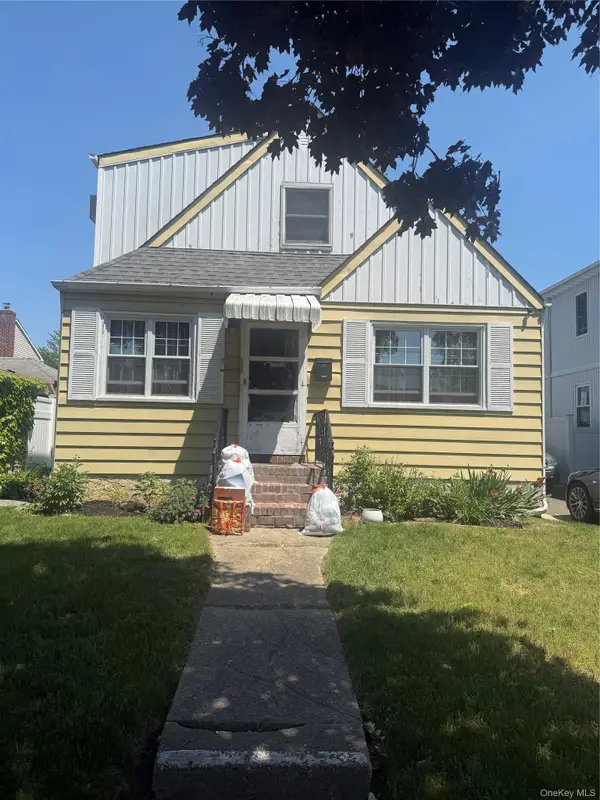 80-11 260th Street, Glen Oaks, NY 11004