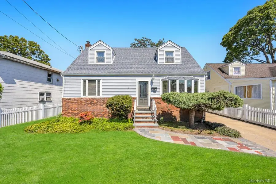 190 Sylvester Street, Westbury, NY 11590 - #2