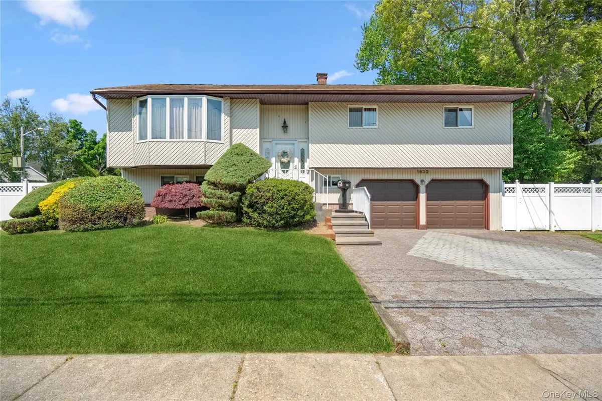1632 Fairfax Avenue, West Islip, NY 11795 - #1
