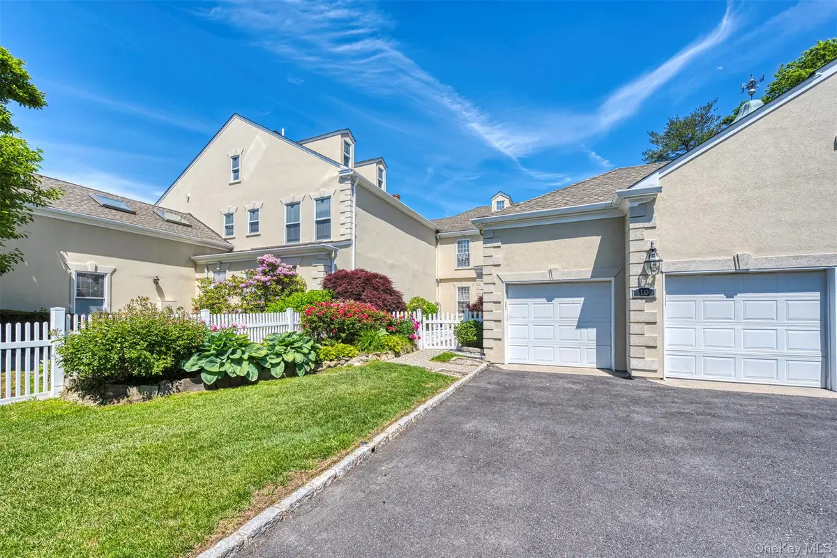 10 Swan Court, Glen Cove, NY 11542 - #1