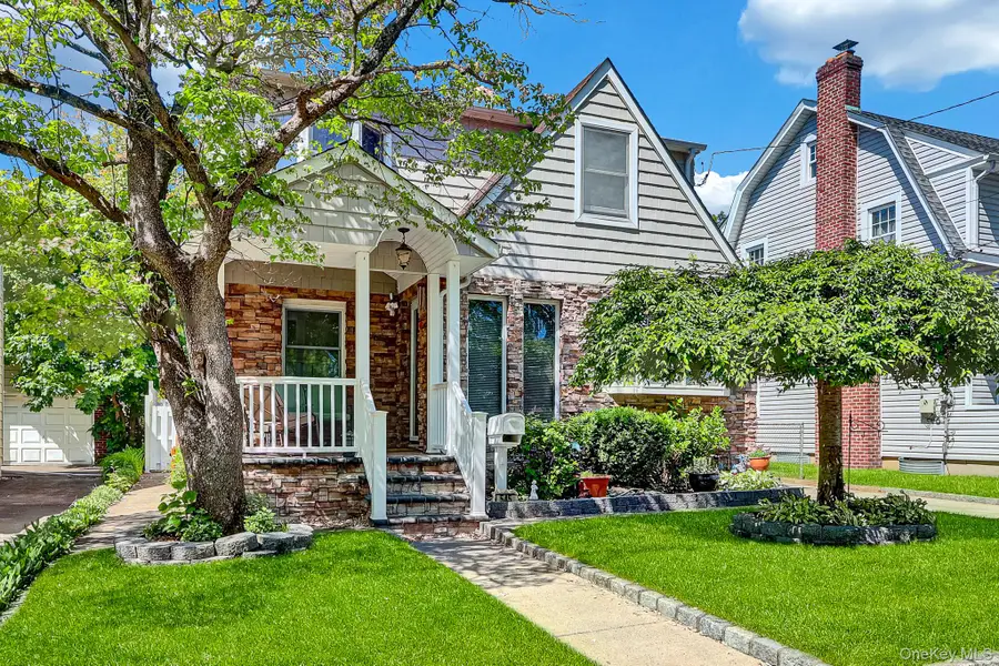 545 N 2nd Street, New Hyde Park, NY 11040 - #2