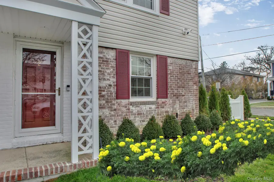 2 Bayview Court, Manhasset, NY 11030 - #2