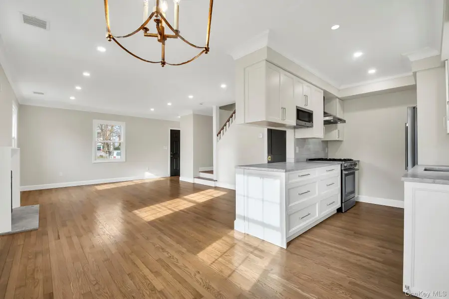 2 Bayview Court, Manhasset, NY 11030 - #3