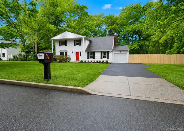2 Shenandoah Boulevard, Coram, NY 11727