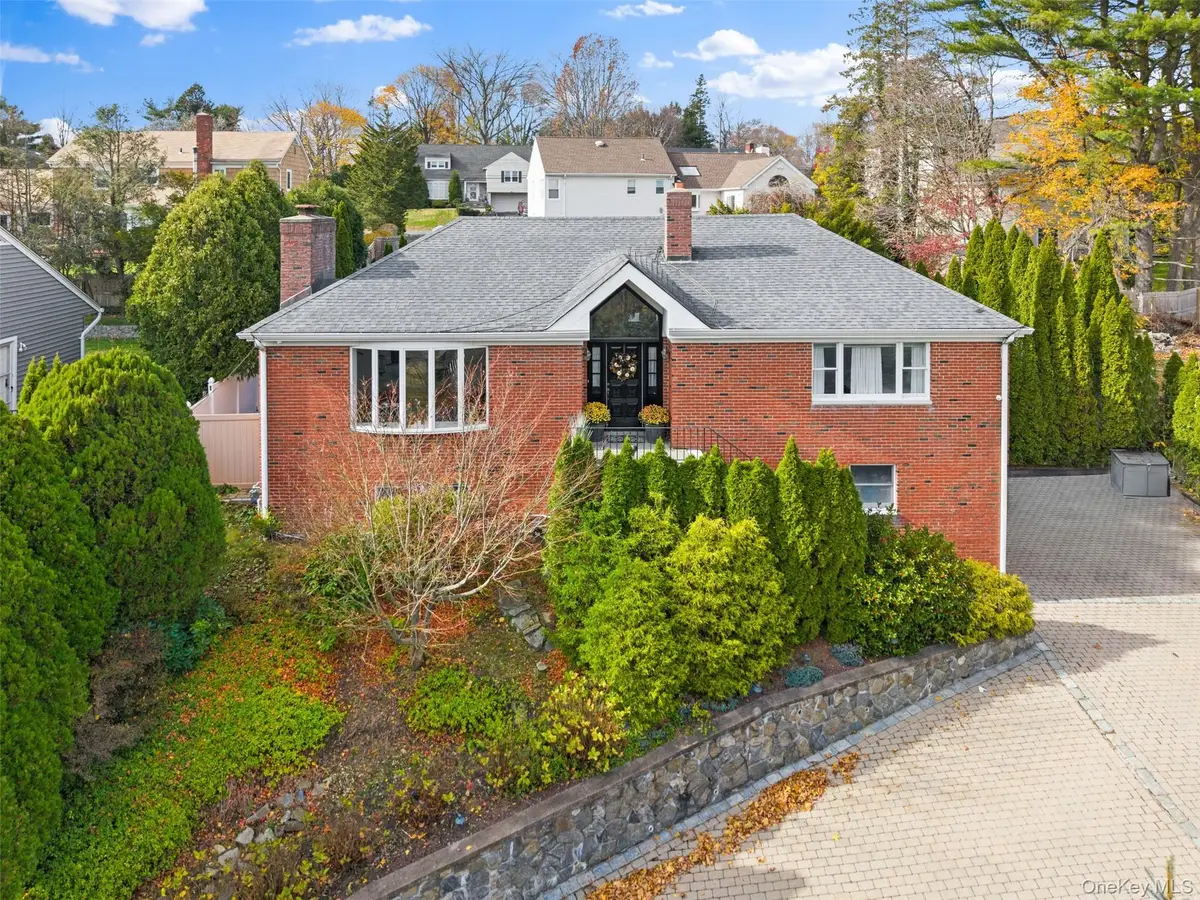 6 Hunting Ridge Road, White Plains, NY 10605 - #1