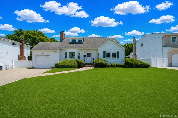 66 Henry Avenue, Babylon, NY 11702