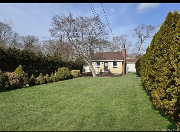 9 Inwood Avenue, Selden, NY 11784