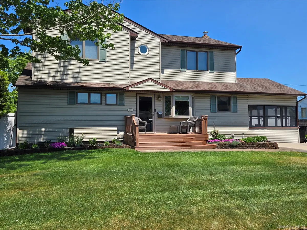 11 Windsor Street, Islip, NY 11751 - #1