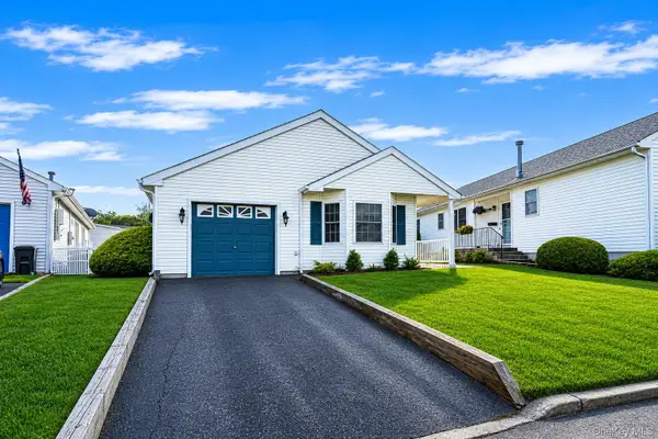 40 Willow Court, Manorville, NY 11949