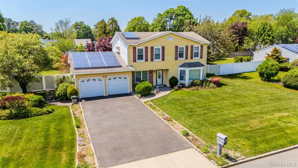 8 Lisa Court, Medford, NY 11763