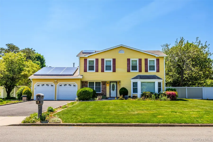 8 Lisa Court, Medford, NY 11763 - #2