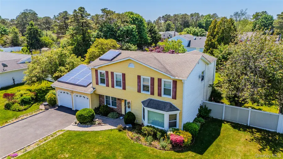 8 Lisa Court, Medford, NY 11763 - #3