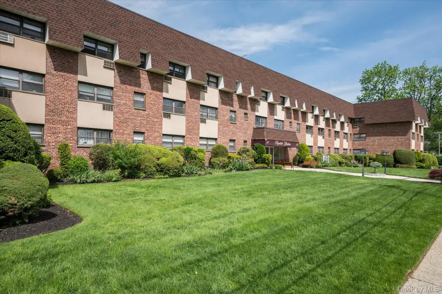 25 Elizabeth Street #2N, Farmingdale, NY 11735 - #2