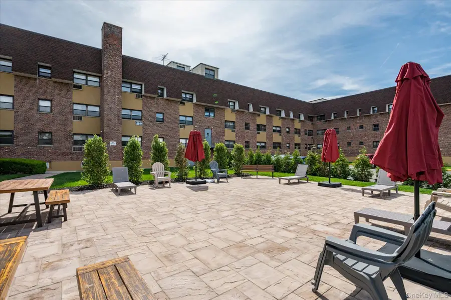 25 Elizabeth Street #2N, Farmingdale, NY 11735 - #3