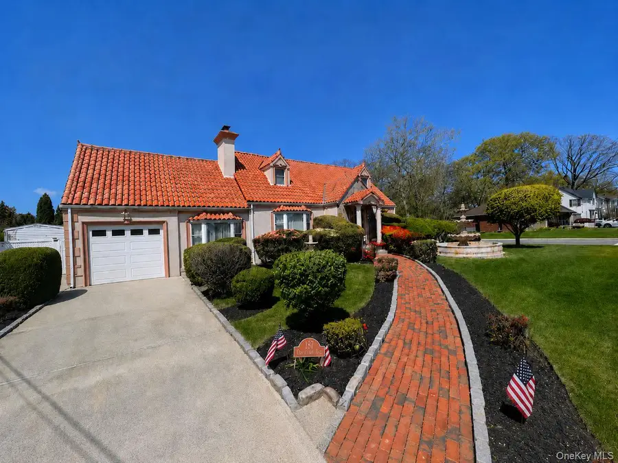 187 Commonwealth Avenue, Massapequa, NY 11758 - #2