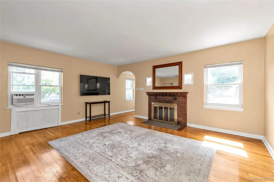 40 6th Avenue, New Hyde Park, NY 11040 - #3