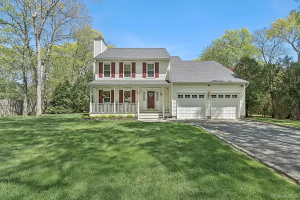15 Rosebriar Lane, East Quogue, NY 11942