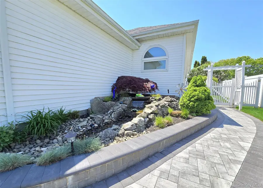 12 Laurel Lane, Holtsville, NY 11742 - #2
