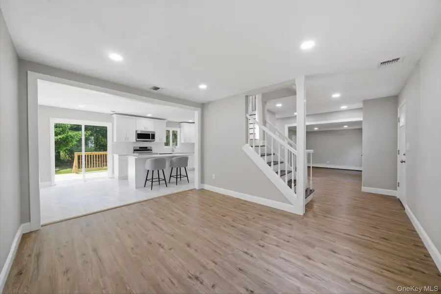 4 Evans Street, Coram, NY 11727 - #3