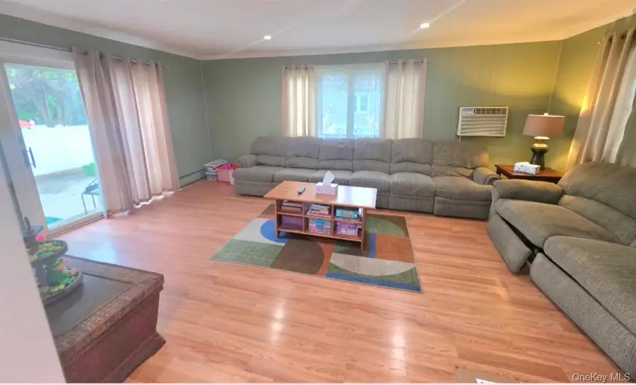 185 Audley Court, Copiague, NY 11726 - #3