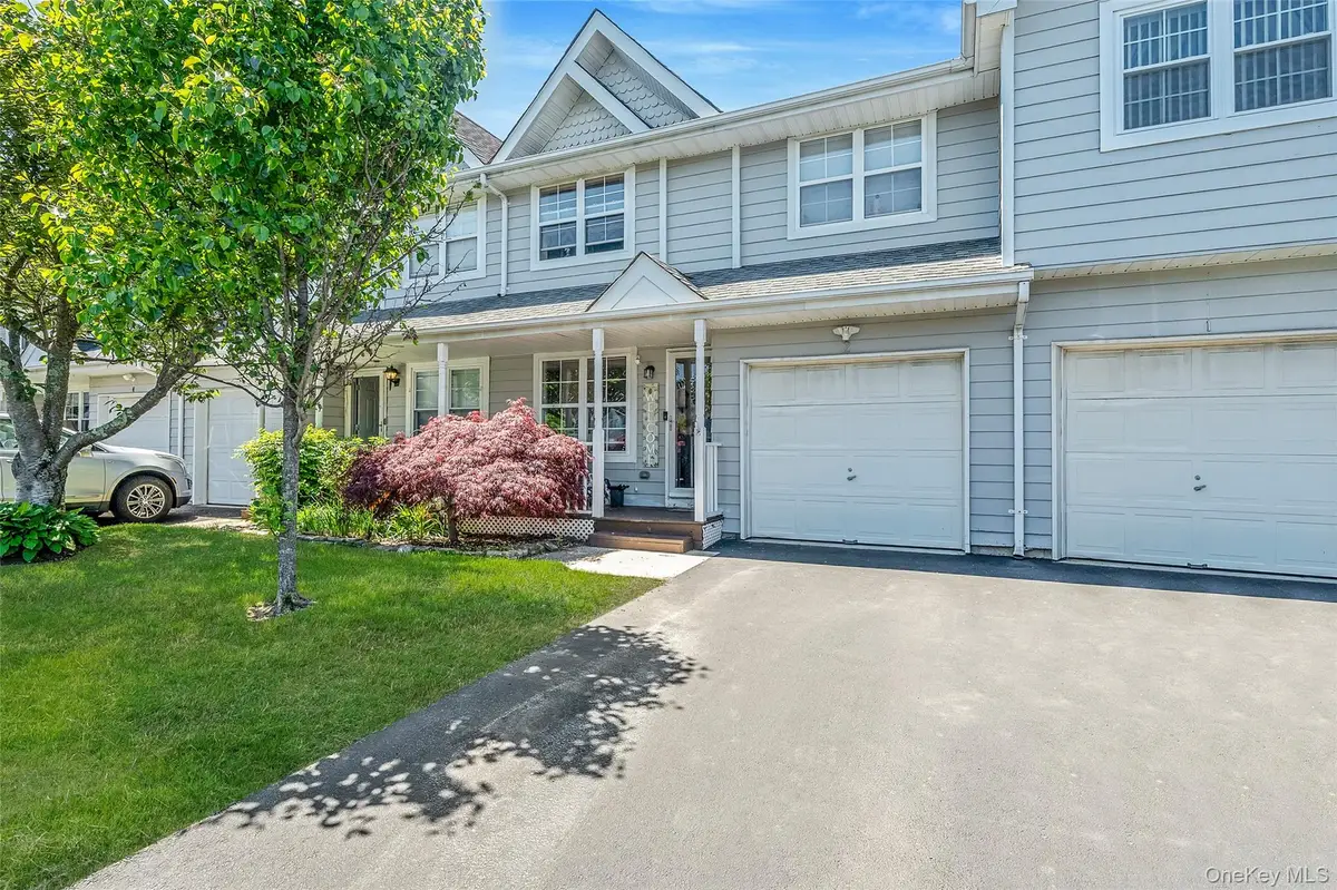 2 Clubhouse Circle, Central Islip, NY 11722 - #1