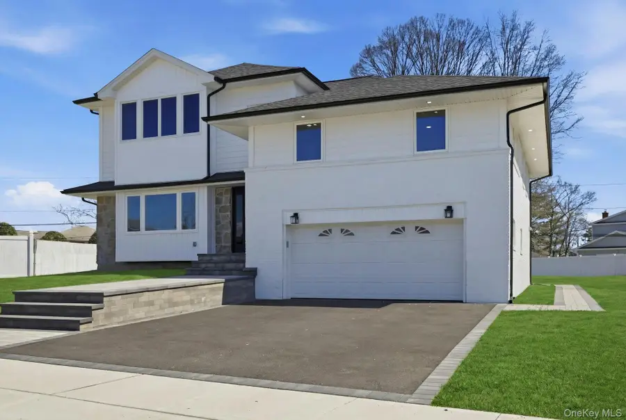 2040 Wellington Court, Westbury, NY 11590 - #2