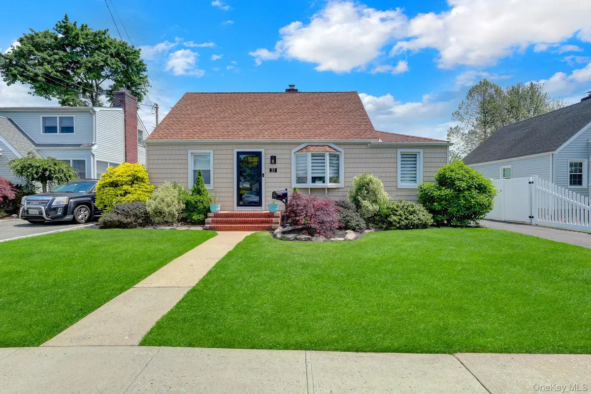 31 Locust Avenue E, Farmingdale, NY 11735 - #1