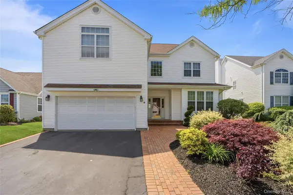 225 Barton Avenue, Melville, NY 11747