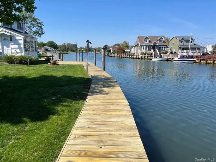 20 Bayview Lane, Amityville, NY 11701 - #3