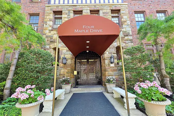 4 Maple Drive #1D, Great Neck, NY 11021
