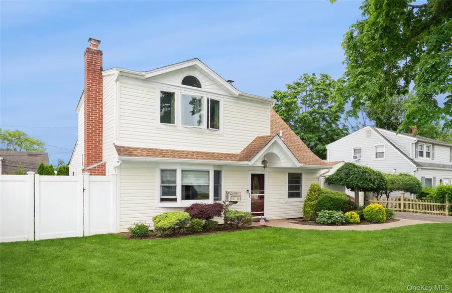 25 Rock Lane, Levittown, NY 11756 - #3
