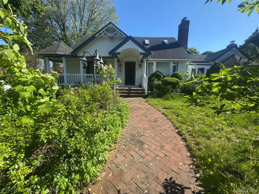 7 Dawes Avenue, Syosset, NY 11791 - #2
