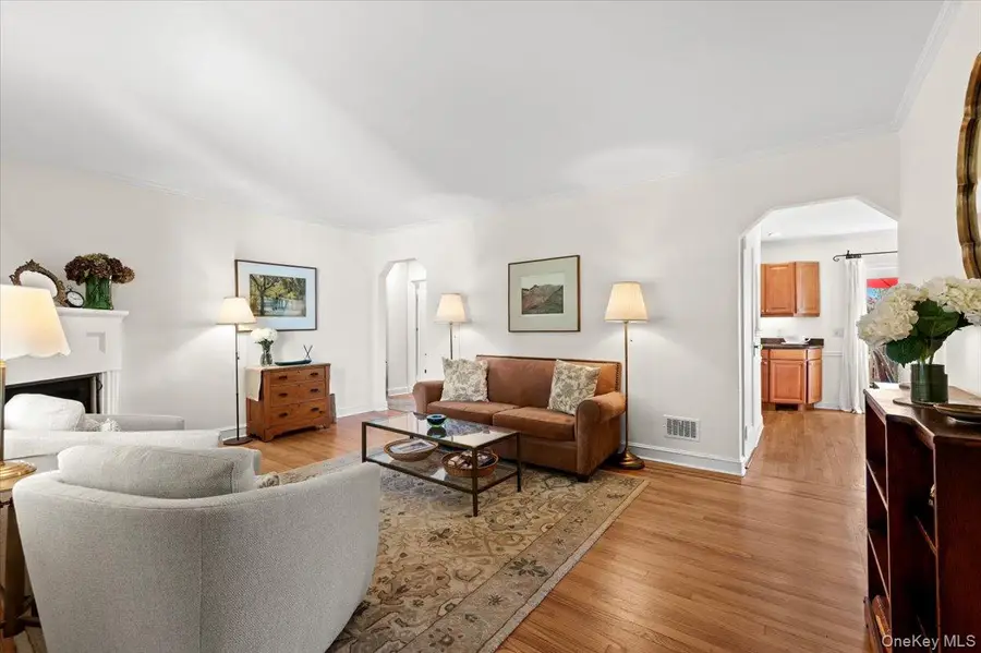 5 Salem Way, Glen Head, NY 11545 - #3