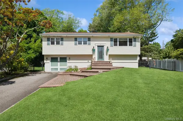 3 Bradley Court, Smithtown, NY 11787