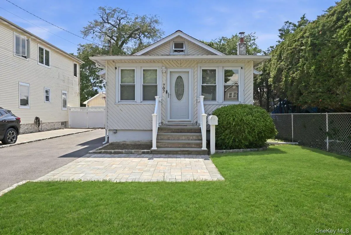 707 5th Street S, Lindenhurst, NY 11757 - #1