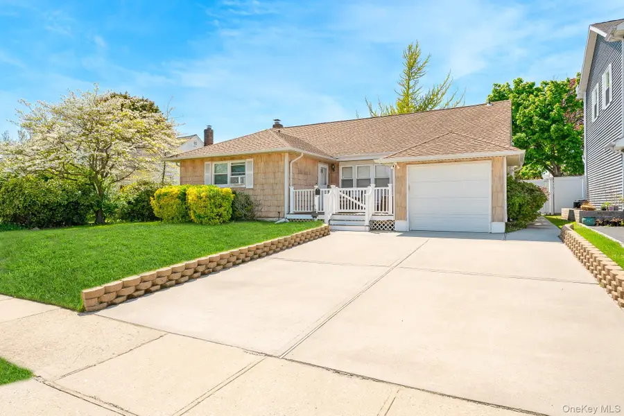 505 Lariat Lane, Bethpage, NY 11714 - #3
