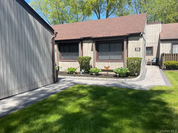 28 Strathmore Gate Drive, Stony Brook, NY 11790