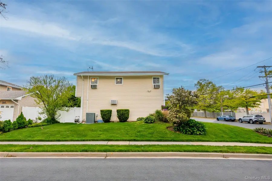 39 Pal Street, Plainview, NY 11803 - #3