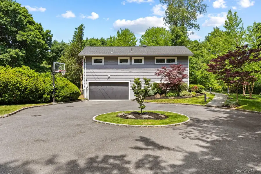 125 Hicks Lane, Great Neck, NY 11024 - #2