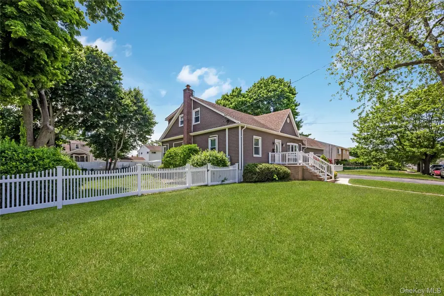 517 Herzel Boulevard, West Babylon, NY 11704 - #2