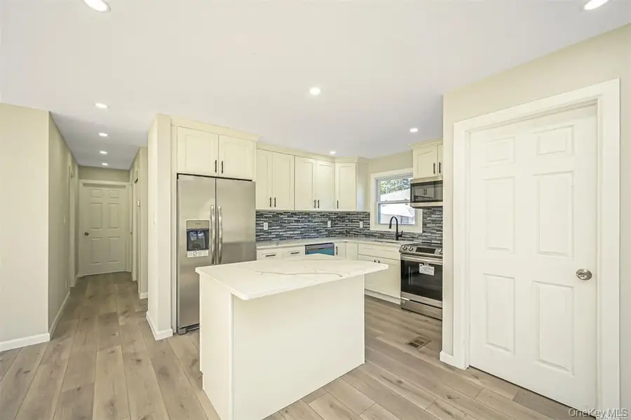 180 Park Avenue, Deer Park, NY 11729 - #3