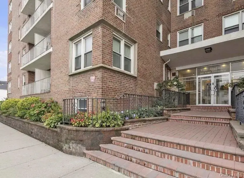 210 E Broadway #6J, Long Beach, NY 11561 - #1