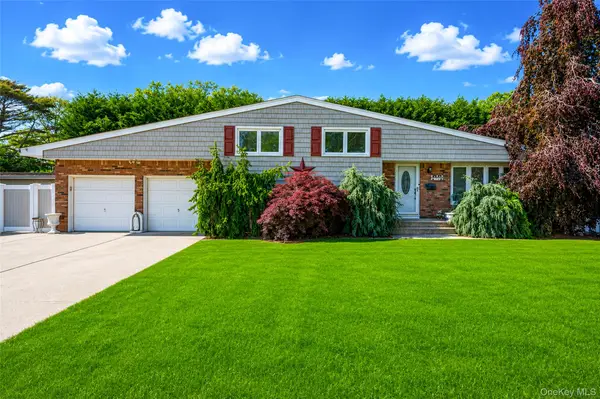 73 Danbury Street, Bay Shore, NY 11706