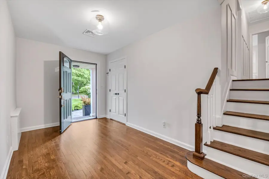18 Pine Drive N, Roslyn, NY 11576 - #2