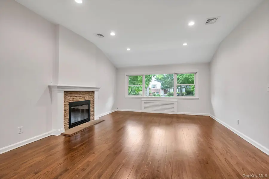 18 Pine Drive N, Roslyn, NY 11576 - #3