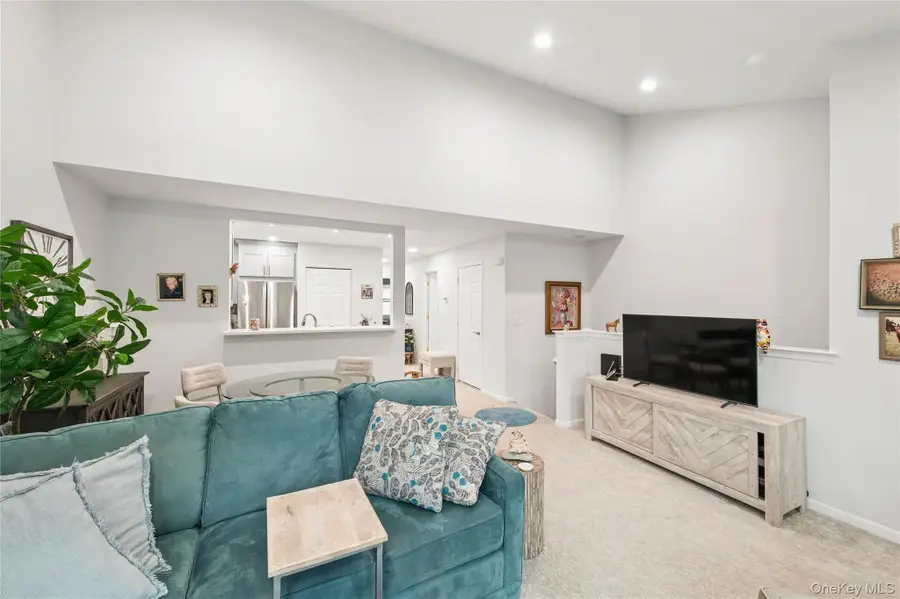 408 Cambridge Court, Glen Cove, NY 11542 - #2
