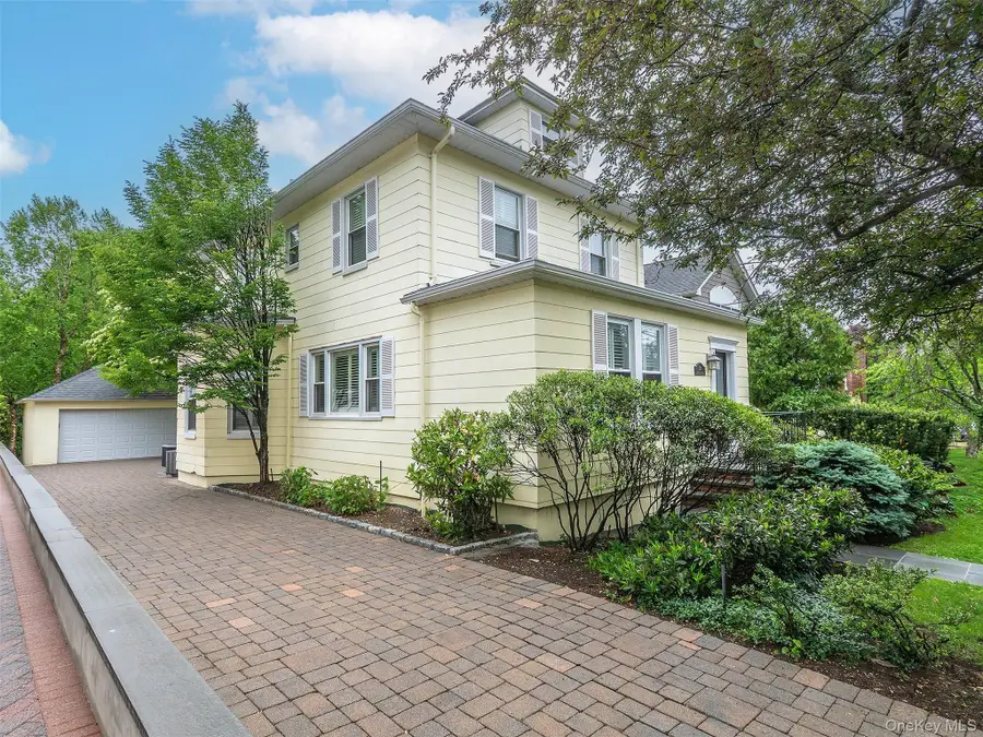 28 Monroe Street, Port Washington, NY 11050 - #2