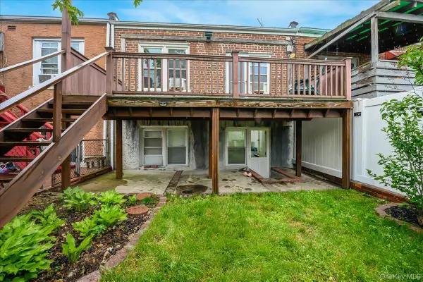 8458 Little Neck Parkway, Floral Park, NY 11001